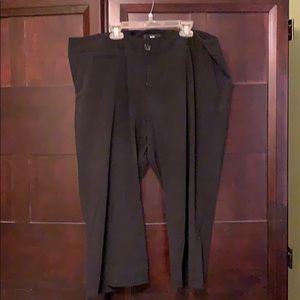 Size 18, Mossimo black capris